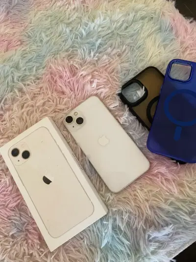 iPhone 13 blanco con funda y caja original - miniatura 1