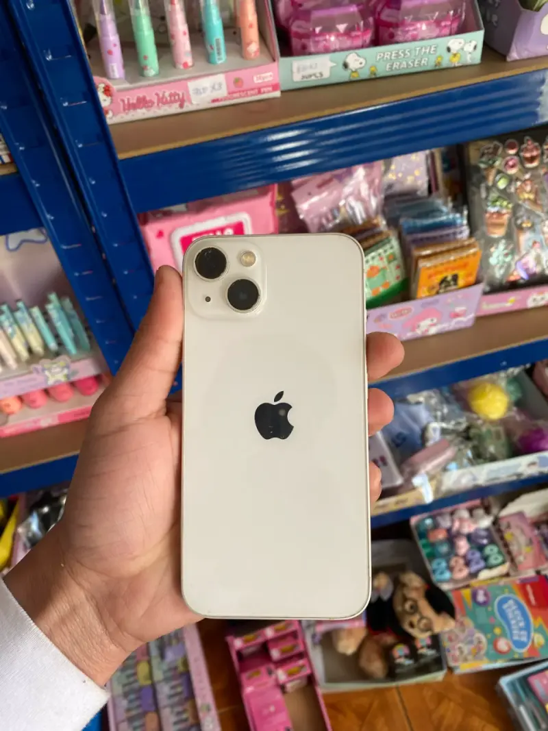 iPhone 13 blanco con funda y caja original - 3