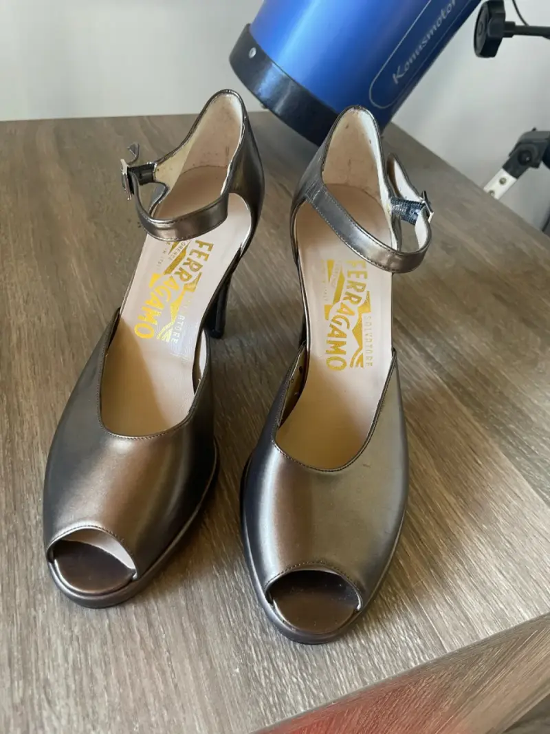 Zapatos de tacón Ferragamo color bronce - 1