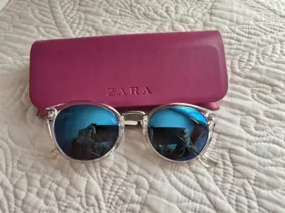 Gafas de sol Zara con estuche fucsia - miniatura 1