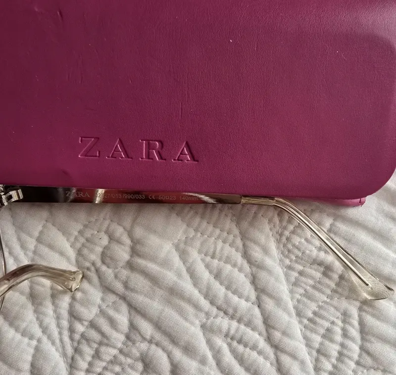 Gafas de sol Zara con estuche fucsia - 2