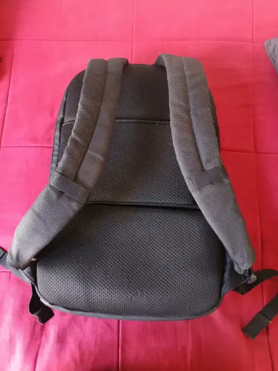 Mochila Lenovo ThinkPad negra con compartimentos - miniatura 2