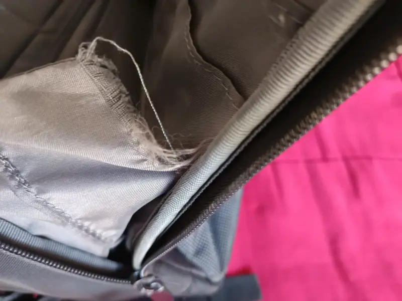 Mochila Lenovo ThinkPad negra con compartimentos - 3