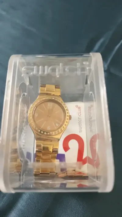 Reloj dorado Swatch con cristales - miniatura 1