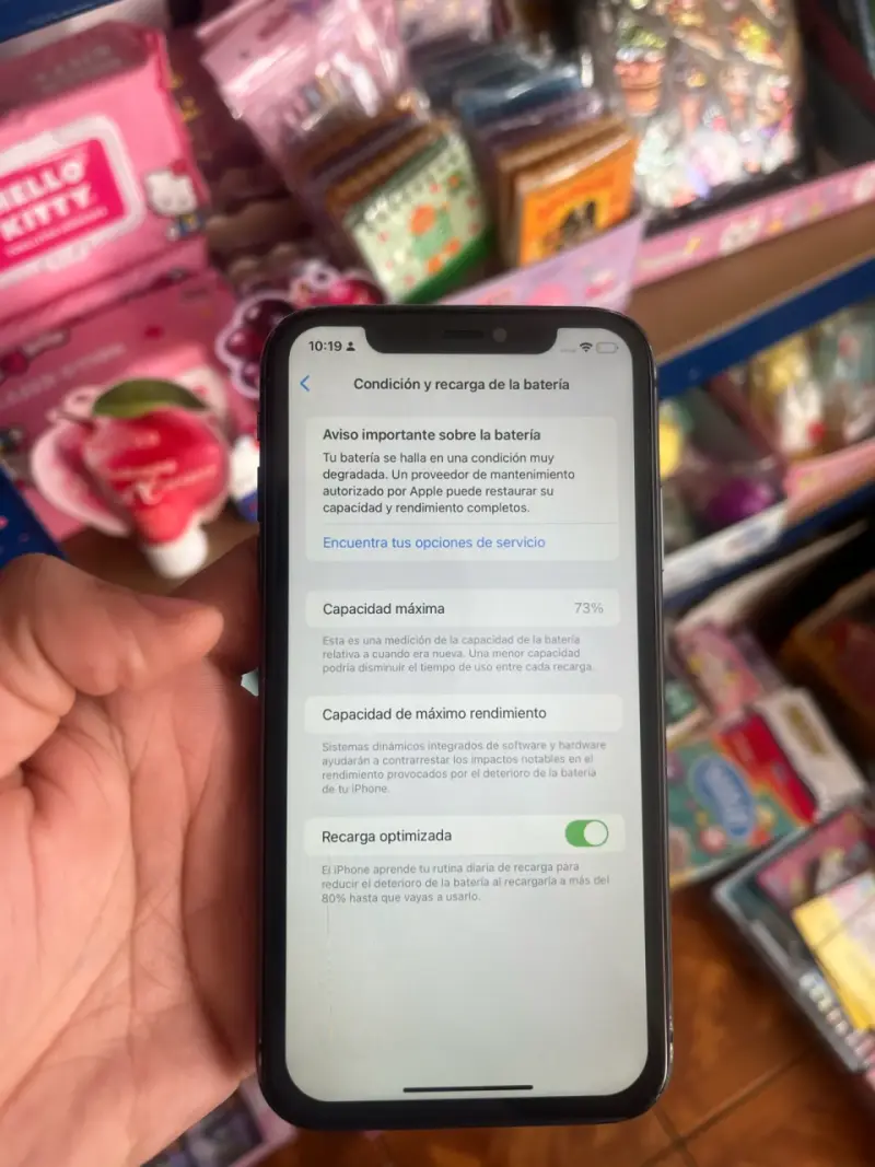 iPhone 11 en buen estado con batería al 73% - 2