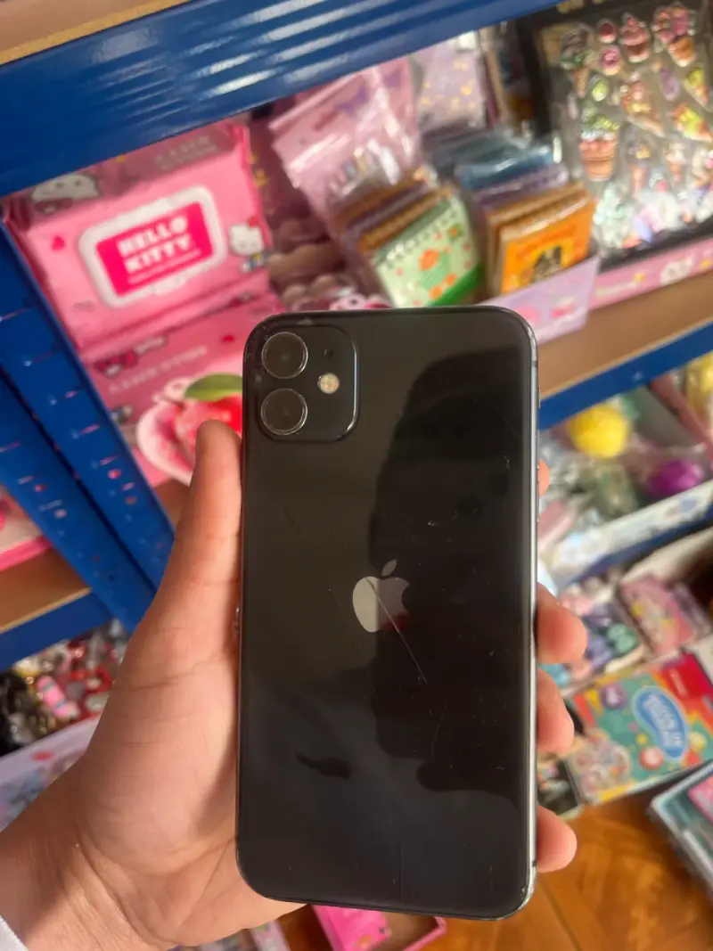 iPhone 11 en buen estado con batería al 73% - 3