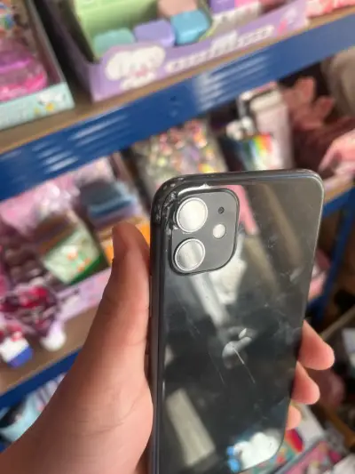 iPhone 11 en buen estado con batería al 73% - miniatura 4