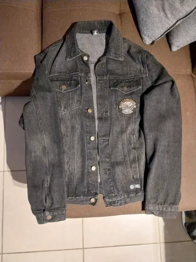 Chaqueta de mezclilla negra Lollapalooza - miniatura 1