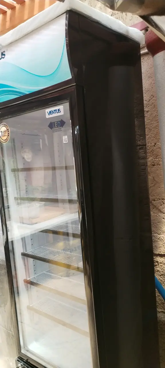 Refrigerador exhibidor Ventus con iluminación LED - 2
