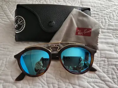 Gafas de sol Ray-Ban con estuche y paño - miniatura 1