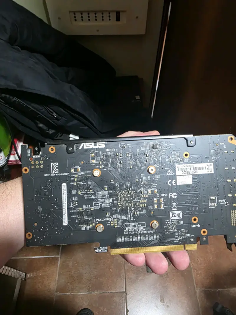 Tarjeta gráfica ASUS Dual GTX 1050 Ti 4GB - 1