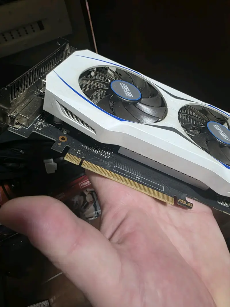 Tarjeta gráfica ASUS Dual GTX 1050 Ti 4GB - 4
