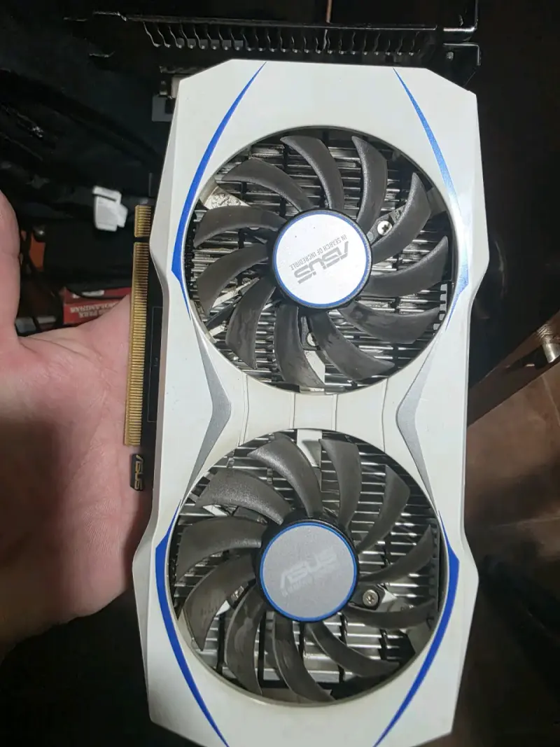 Tarjeta gráfica ASUS Dual GTX 1050 Ti 4GB - 5