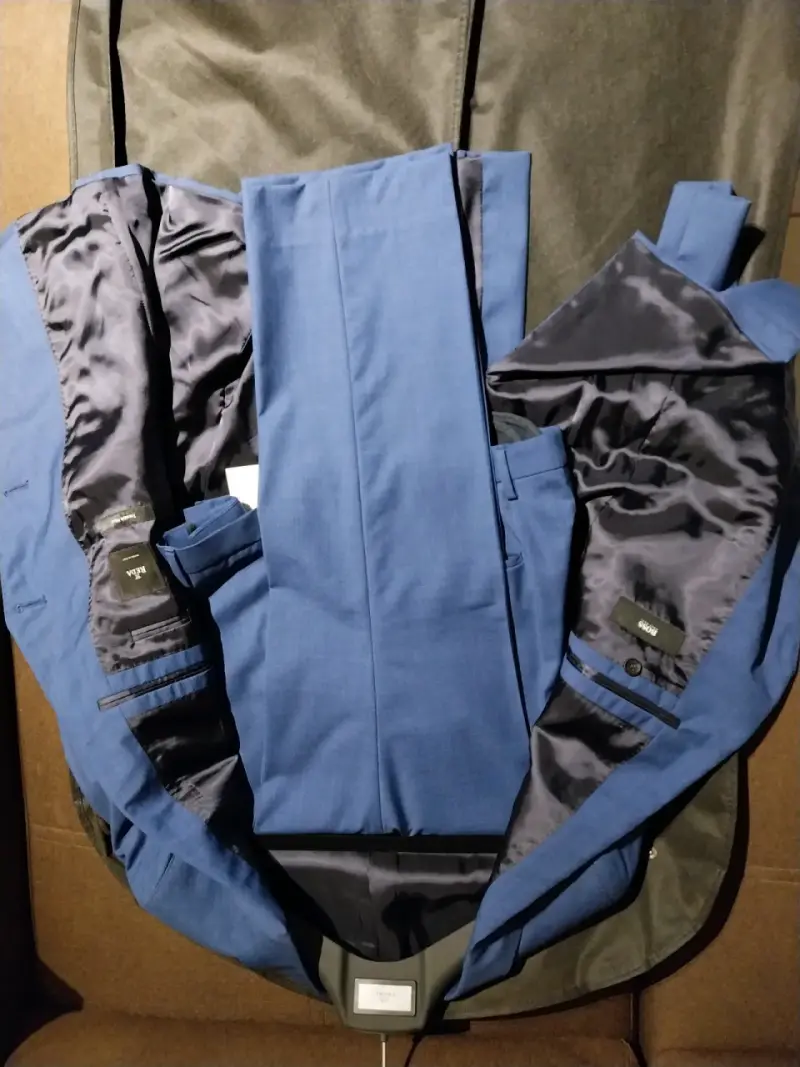 Traje azul de hombre Boss en buen estado - 2