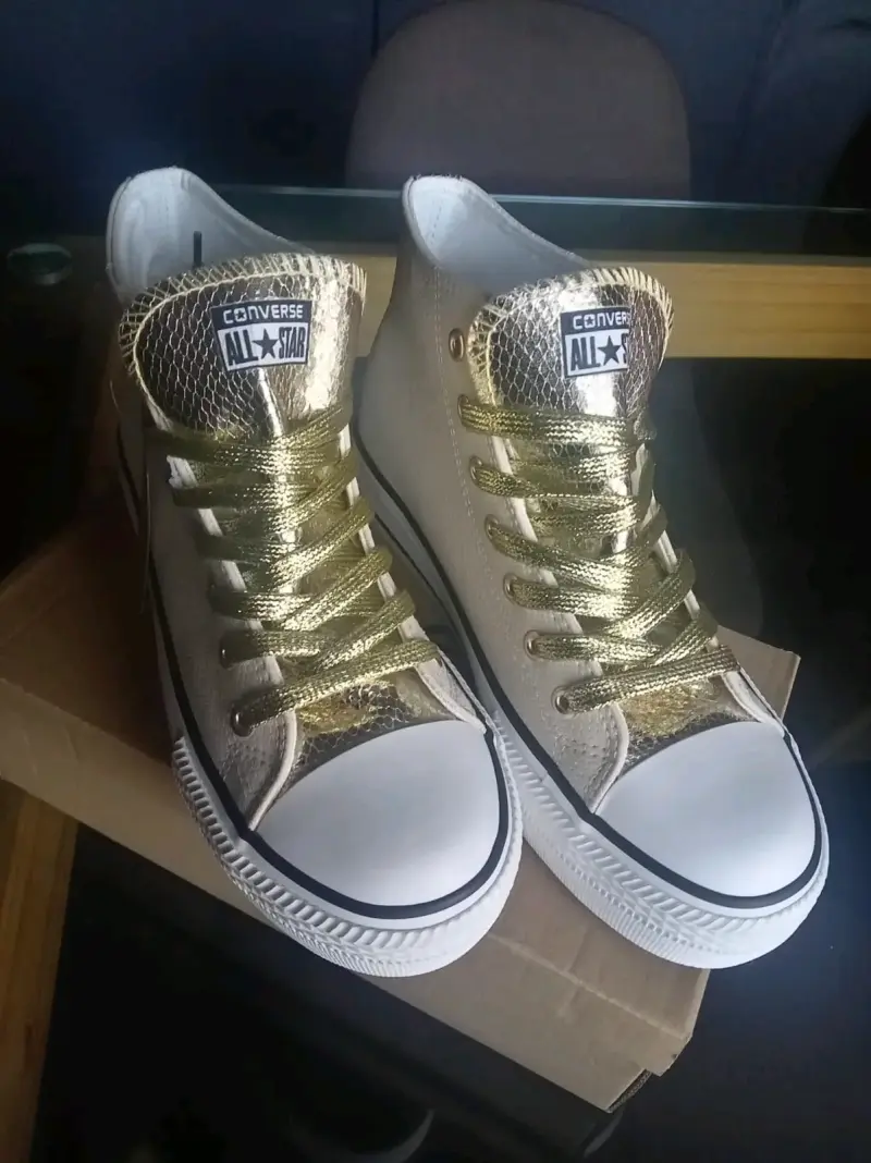 Zapatillas Converse All Star doradas - 1