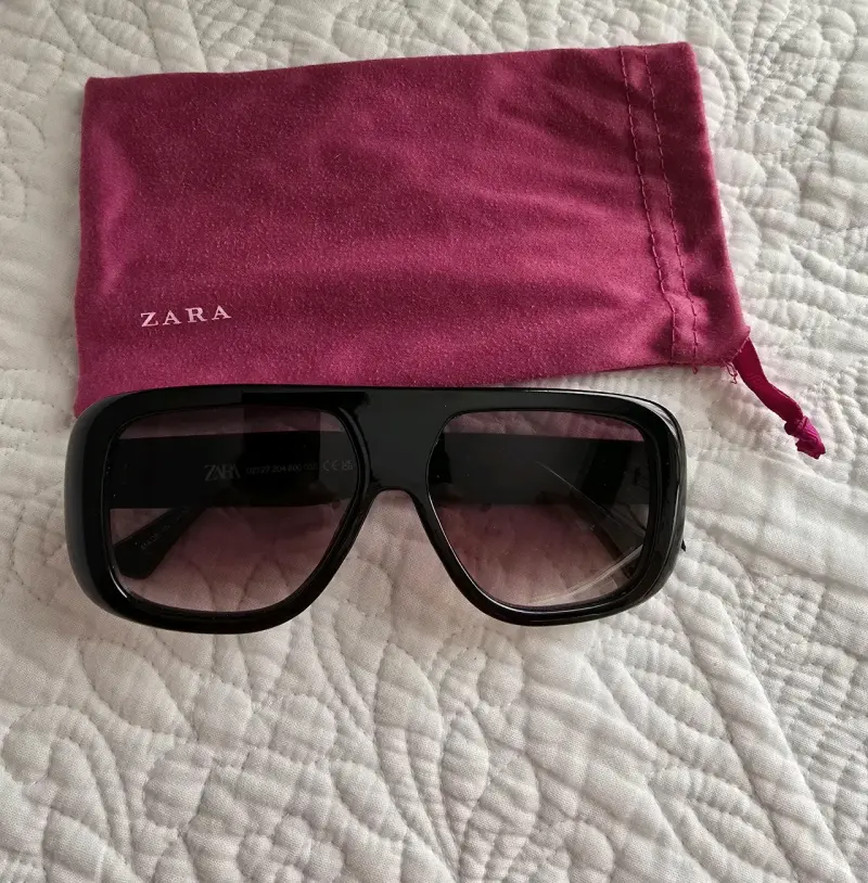 Gafas de sol cuadradas negras Zara con funda - 1