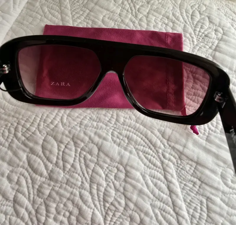 Gafas de sol cuadradas negras Zara con funda - 2