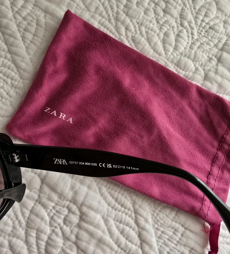 Gafas de sol cuadradas negras Zara con funda - 4