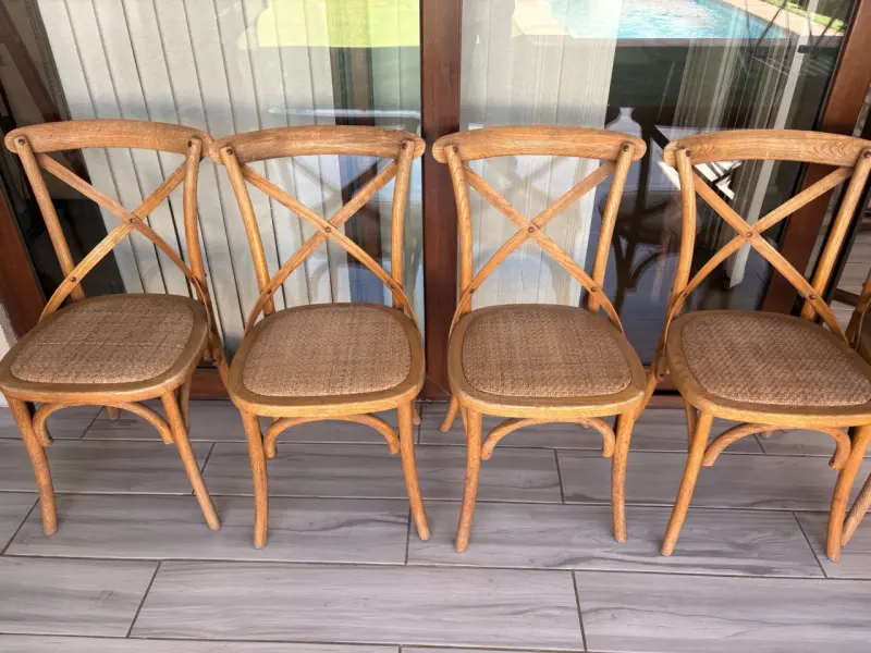 Juego de 4 sillas de madera estilo rústico