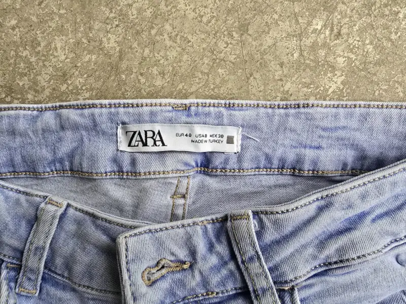Jeans ajustados celestes Zara para mujer - 3