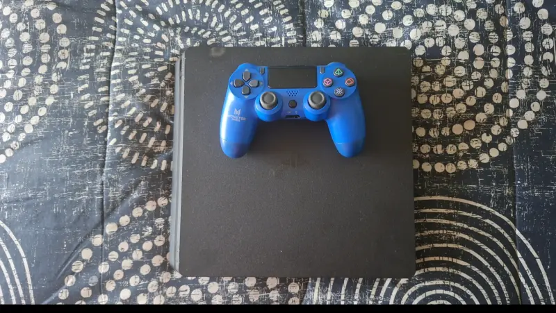Consola PlayStation 4 con juegos - 1