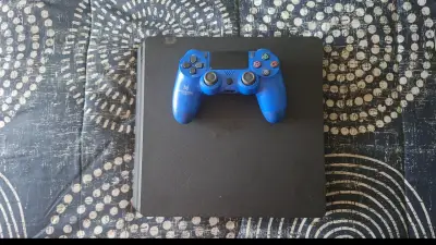 Consola PlayStation 4 con juegos - miniatura 1