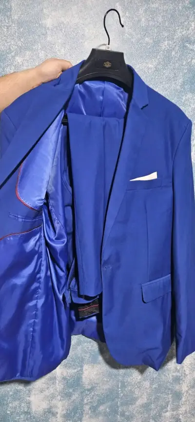 Traje azul elegante para hombre - miniatura 2