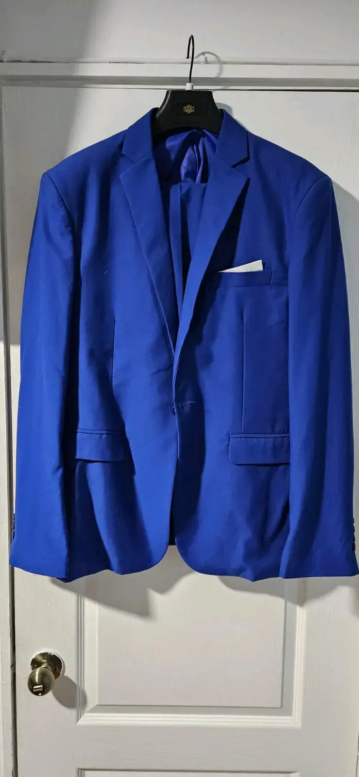 Traje azul elegante para hombre - 4
