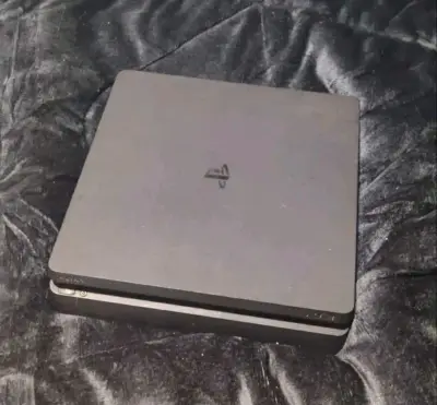 Consola PlayStation 4 Slim en buen estado - miniatura 1