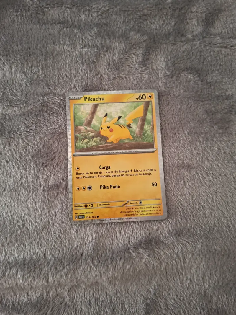 Carta Pokémon Pikachu Holo Básica - 1