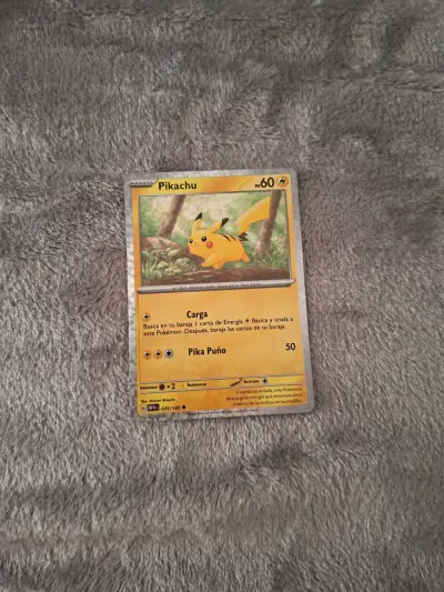 Carta Pokémon Pikachu Holo Básica - miniatura 1
