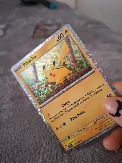 Carta Pokémon Pikachu Holo Básica - miniatura 2