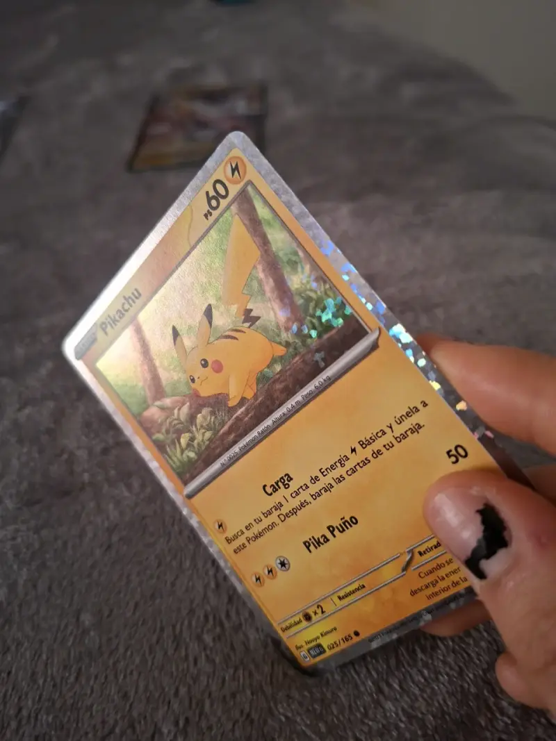 Carta Pokémon Pikachu Holo Básica - 3
