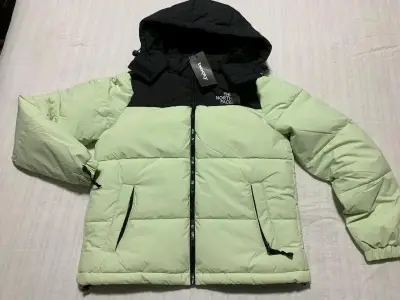Chaqueta acolchada The North Face verde y negra - miniatura 1