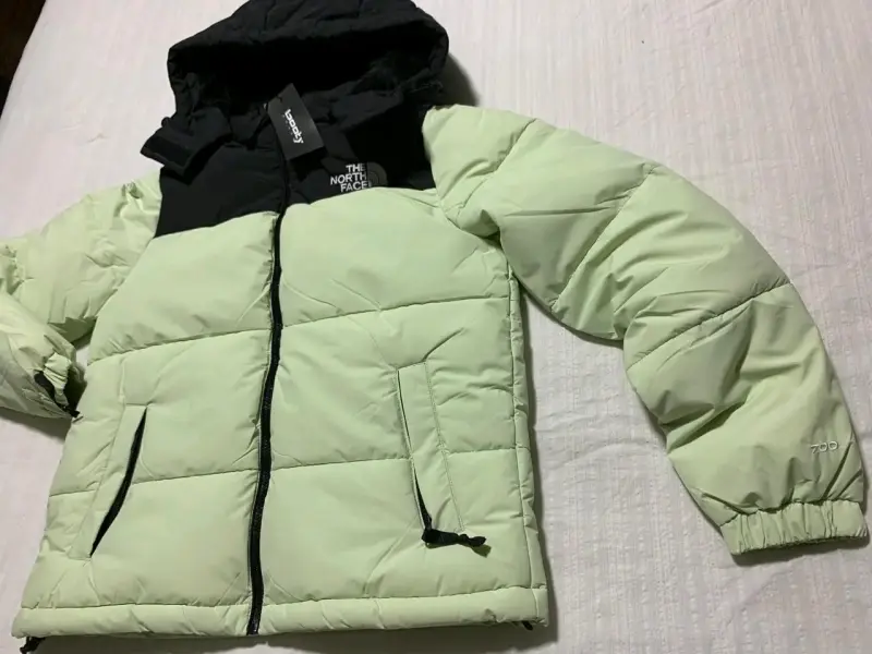 Chaqueta acolchada The North Face verde y negra - 2