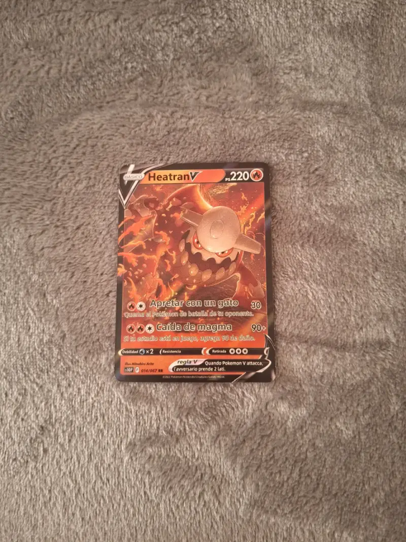 Cartas Pokémon V Zarude, Machamp y Heatran - 3