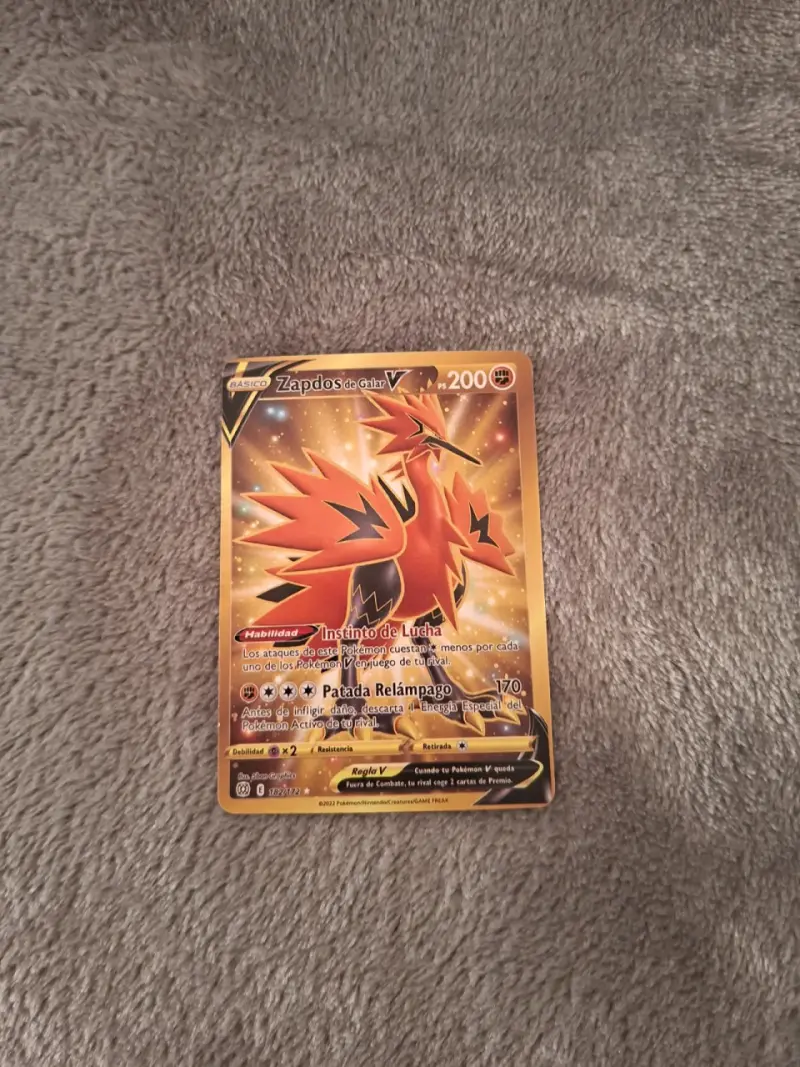 Carta Pokémon Zapdos de Galar V 200HP