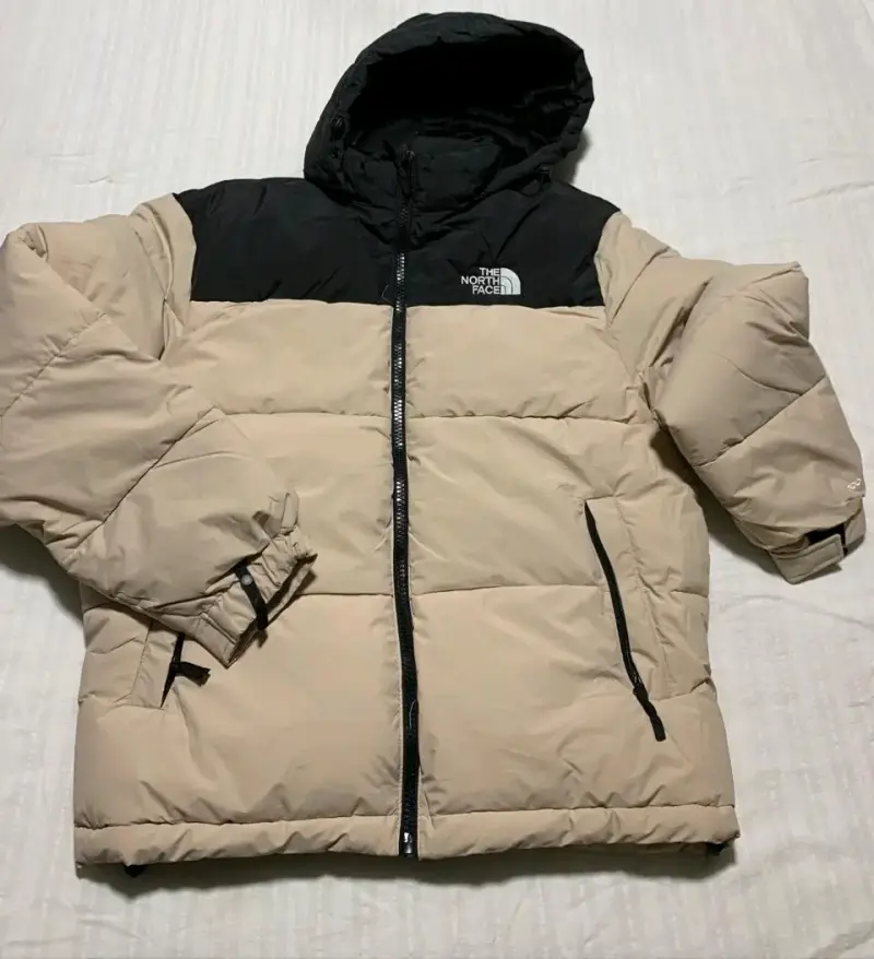 Chaqueta acolchada The North Face beige y negra - 2
