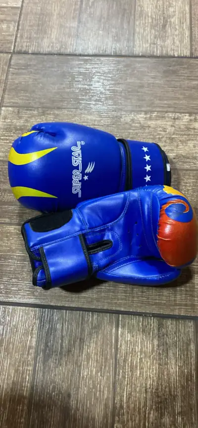 Guantes de Boxeo Azules y Amarillos para Entrenamiento - miniatura 3