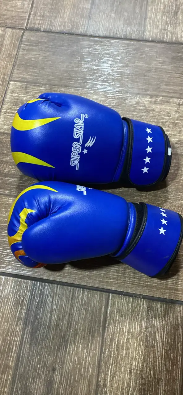 Guantes de Boxeo Azules y Amarillos para Entrenamiento - 4