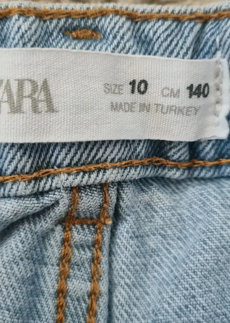 Shorts de mezclilla desgastados Zara para mujer - 3