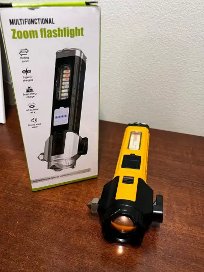 Linterna de emergencias con zoom y carga solar - miniatura 1
