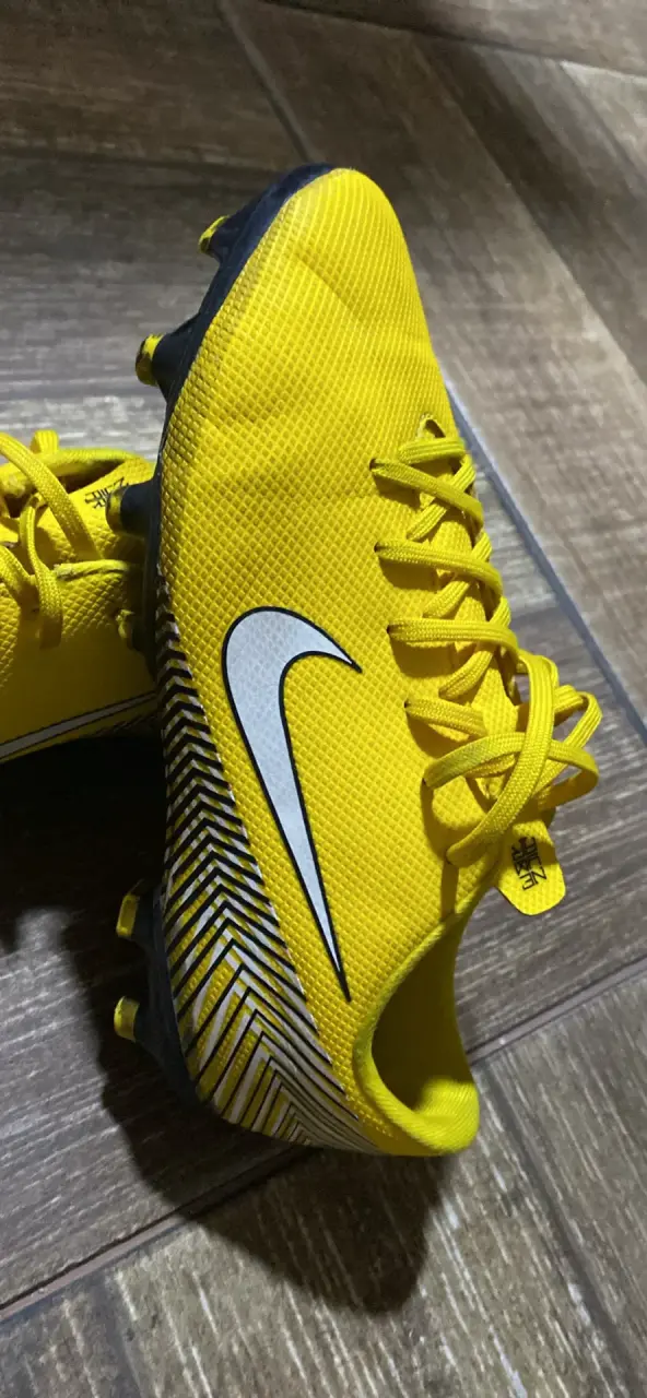 Zapatillas de fútbol Nike amarillas para niños - 4