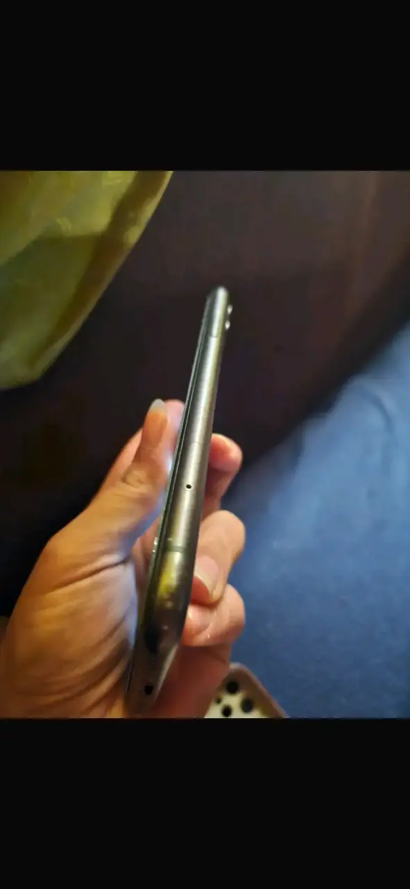 iPhone 11 en buen estado color negro - 2
