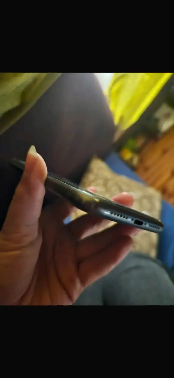 iPhone 11 en buen estado color negro - 4