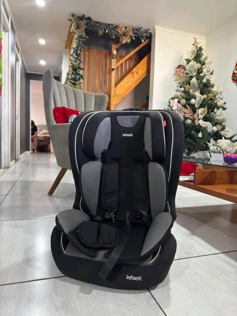 Silla de auto para bebé Infanti negra y gris - 1