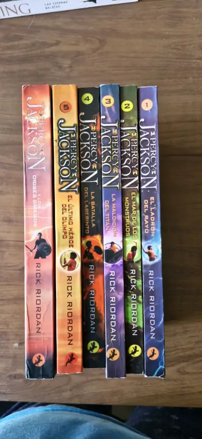 Colección de libros Percy Jackson de Rick Riordan - miniatura 1