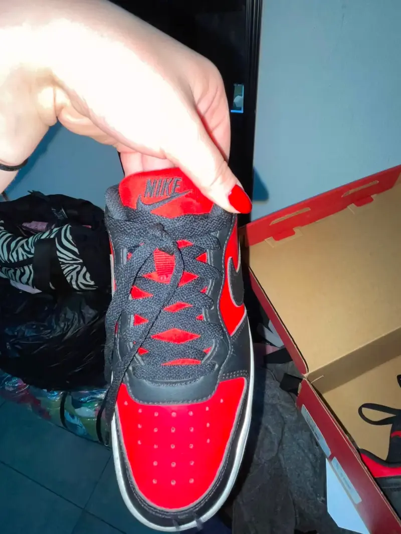Zapatillas deportivas Nike rojas y negras 23.5cm - 2