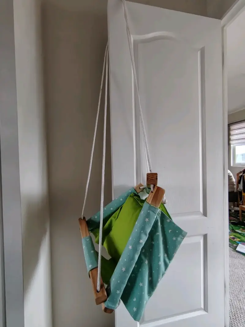 Columpio para bebé de tela y madera - 2