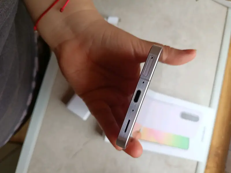 Samsung Galaxy A56 5G con cargador y caja - 2